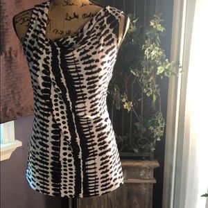 Black & white printed ruched neckline shirt